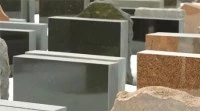 Serie di marmi e graniti grezzi